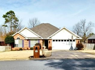 41 W Point Dr, Maumelle, AR 72113