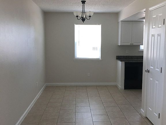 4th image of 3914 E 11th St #202