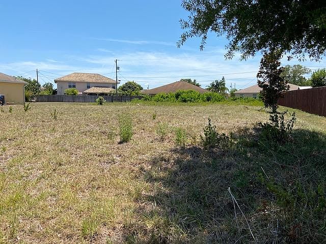 1st image of 419 SW Cahoon Ct