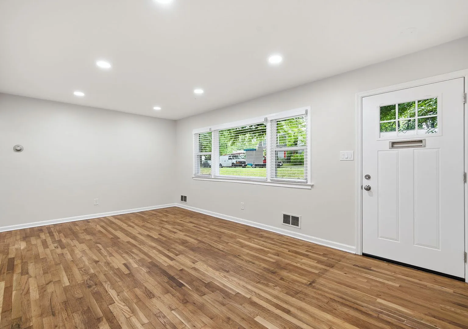 3BR/2BA - Updated Rockville Home in Twinbrook with Finished Basement — Photo 2