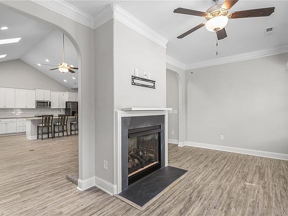 5th image of 138 Dunvegan Ln