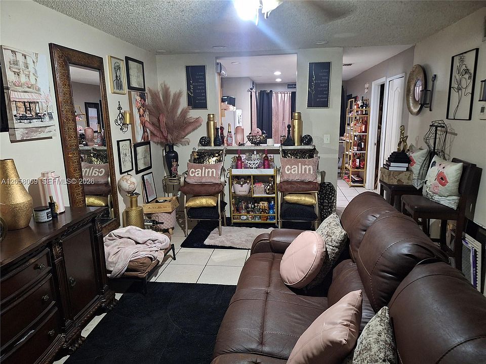 2nd image of 1917 Dardanelle Dr