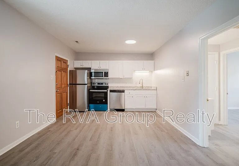 3807 Woodlawn St #8 — Photo 8