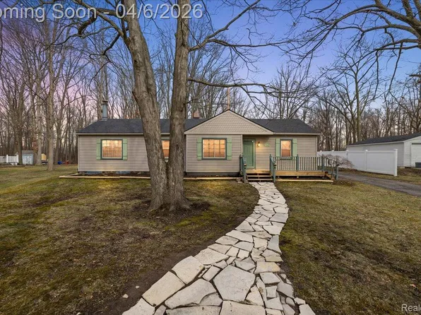 2653 Simpson Dr, Rochester Hills, MI 48309