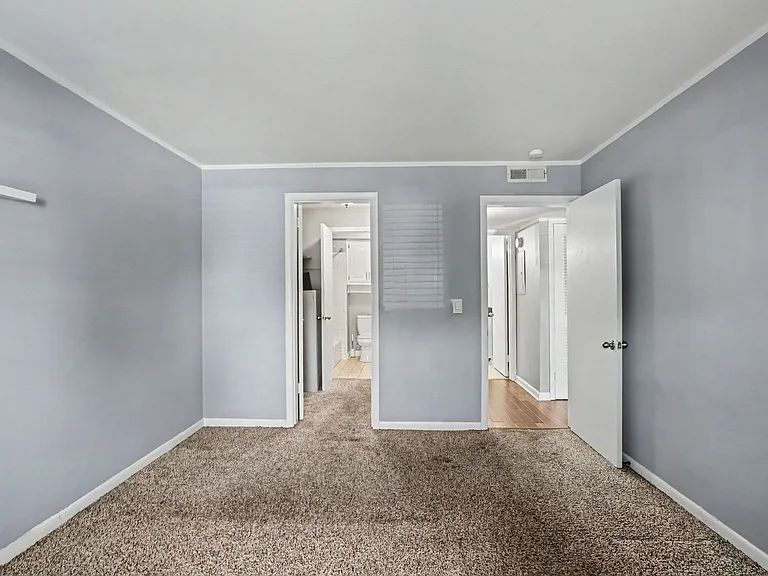 555 N Dupont Ave #B-26 — Photo 11