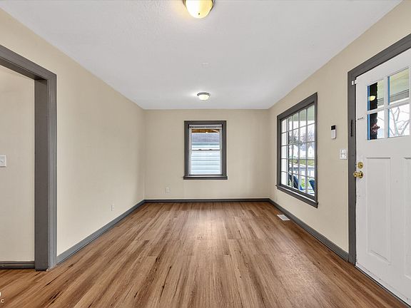 4th image of 1604 W 11th St