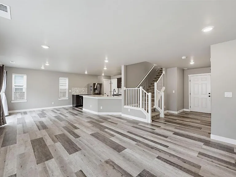 831 Burwood St SE — Photo 6