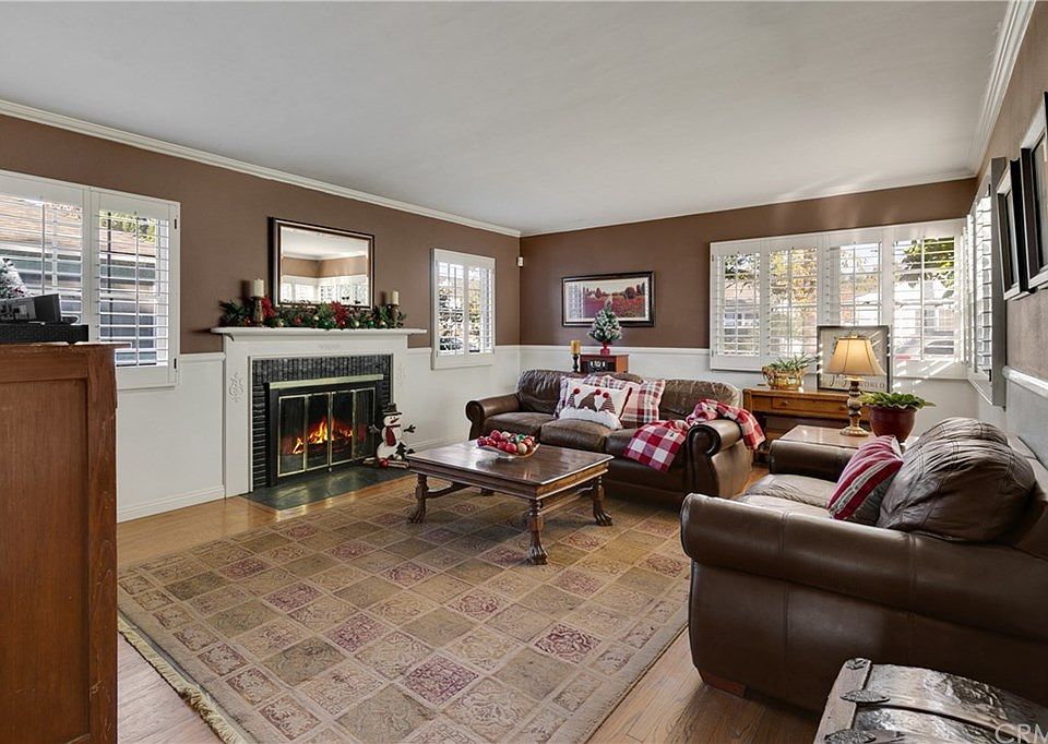 1st image of 210 E I St