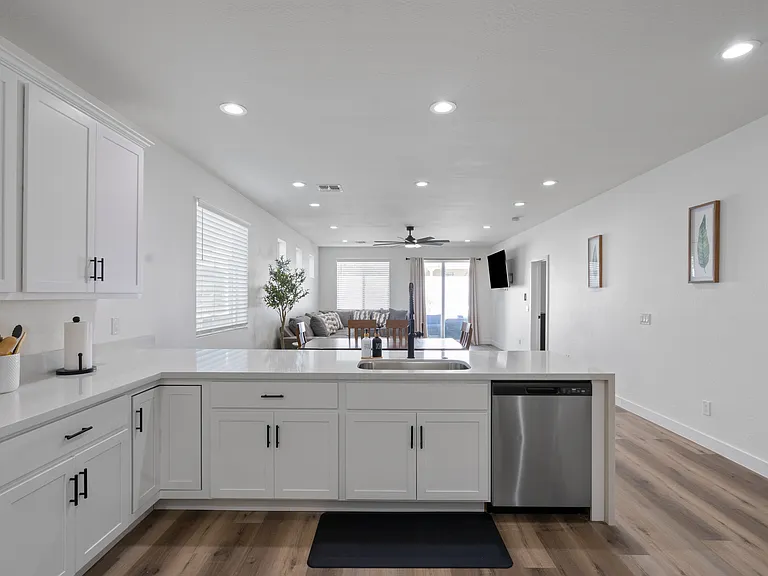 1222 E Yucca St — Photo 12