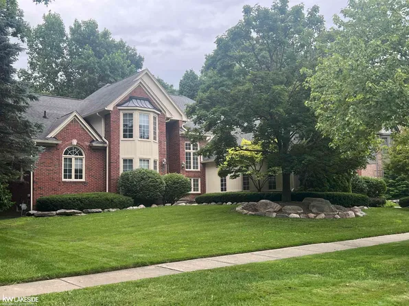 3941 Pierce Dr, Shelby Township, MI 48316