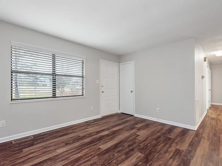 5126 Middle Ridge Ln — Photo 4