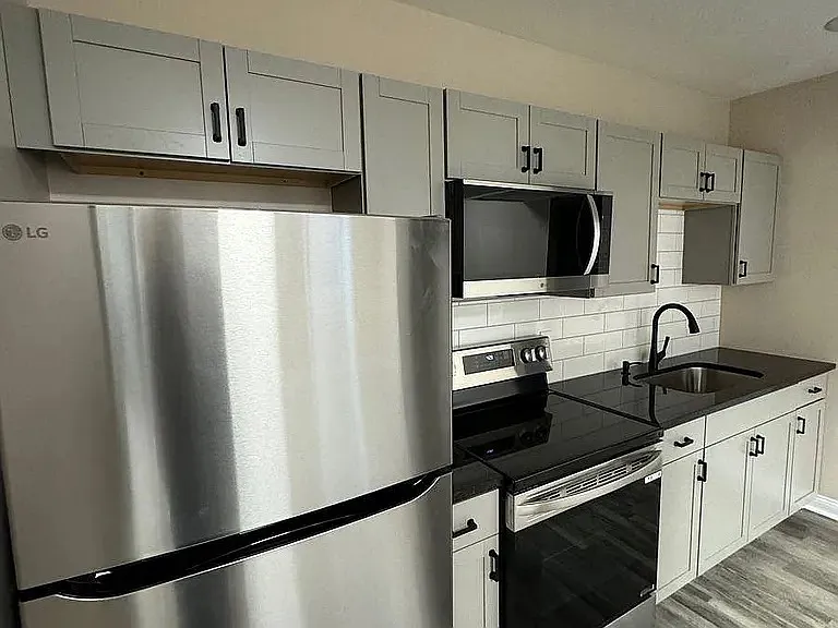 2 bed, $1,600 — Photo 2