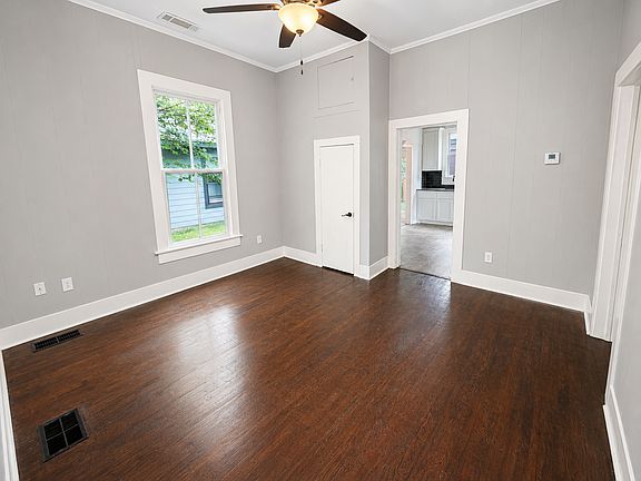 3rd image of 412 W Day St