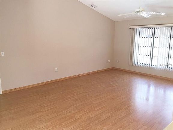 4th image of 1332 Persimmon Dr