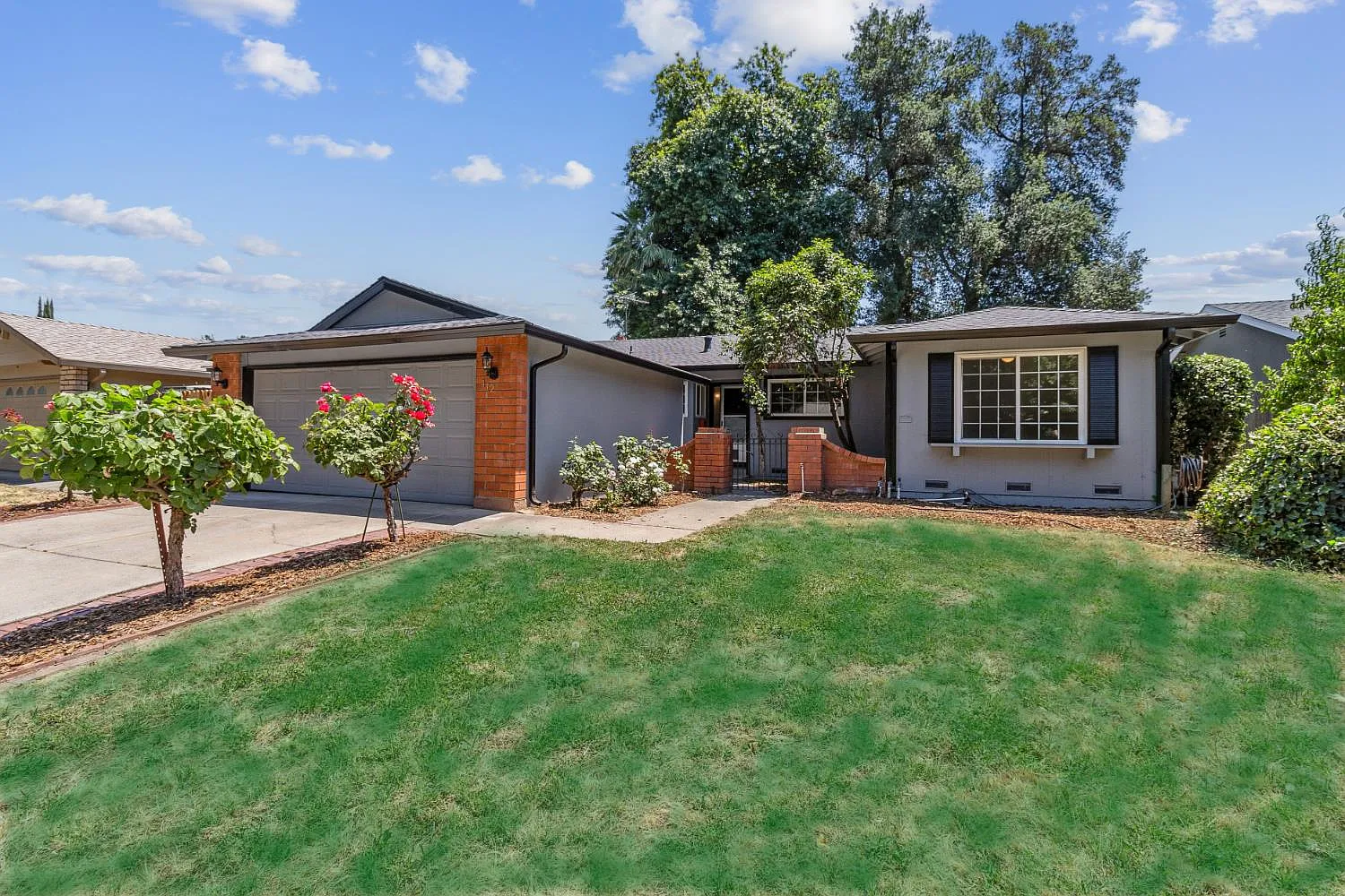 112 Waterglen Cir photo 1