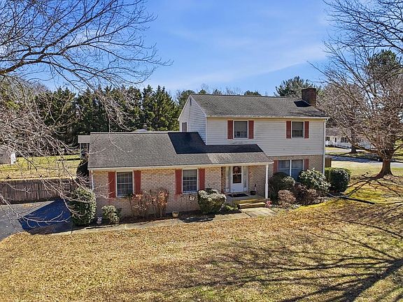 3rd image of 220 Hudson Branch Dr