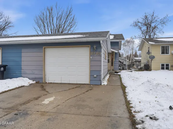 1948 23rd Ave S, Grand Forks, ND 58201