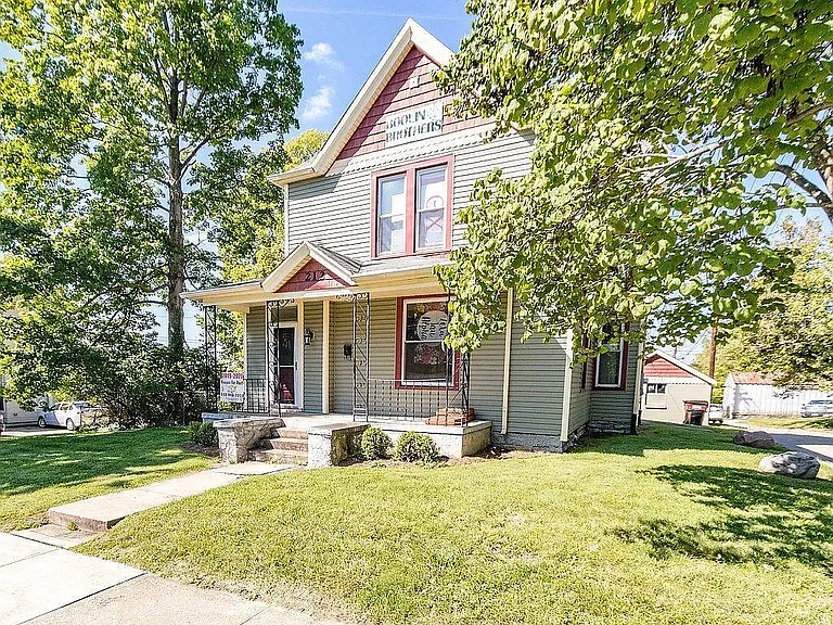 212 S College Ave — Photo 1