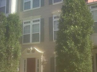 950 Harrison Cir, Alexandria, VA 22304