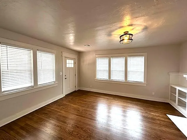 2905 NW 19th St — Photo 2