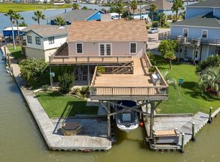 87 Dolphin Ln, Freeport, TX 77541