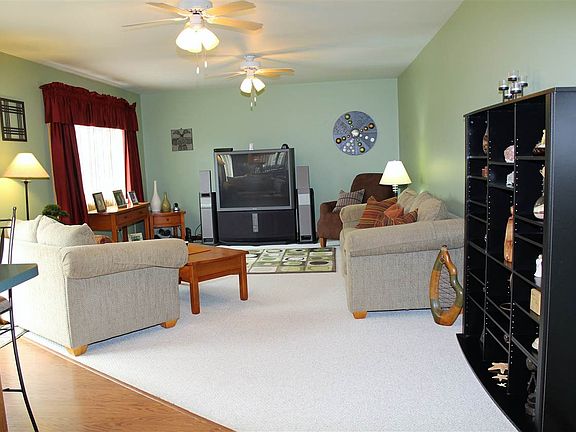 3rd image of 1 Canterbury Ln