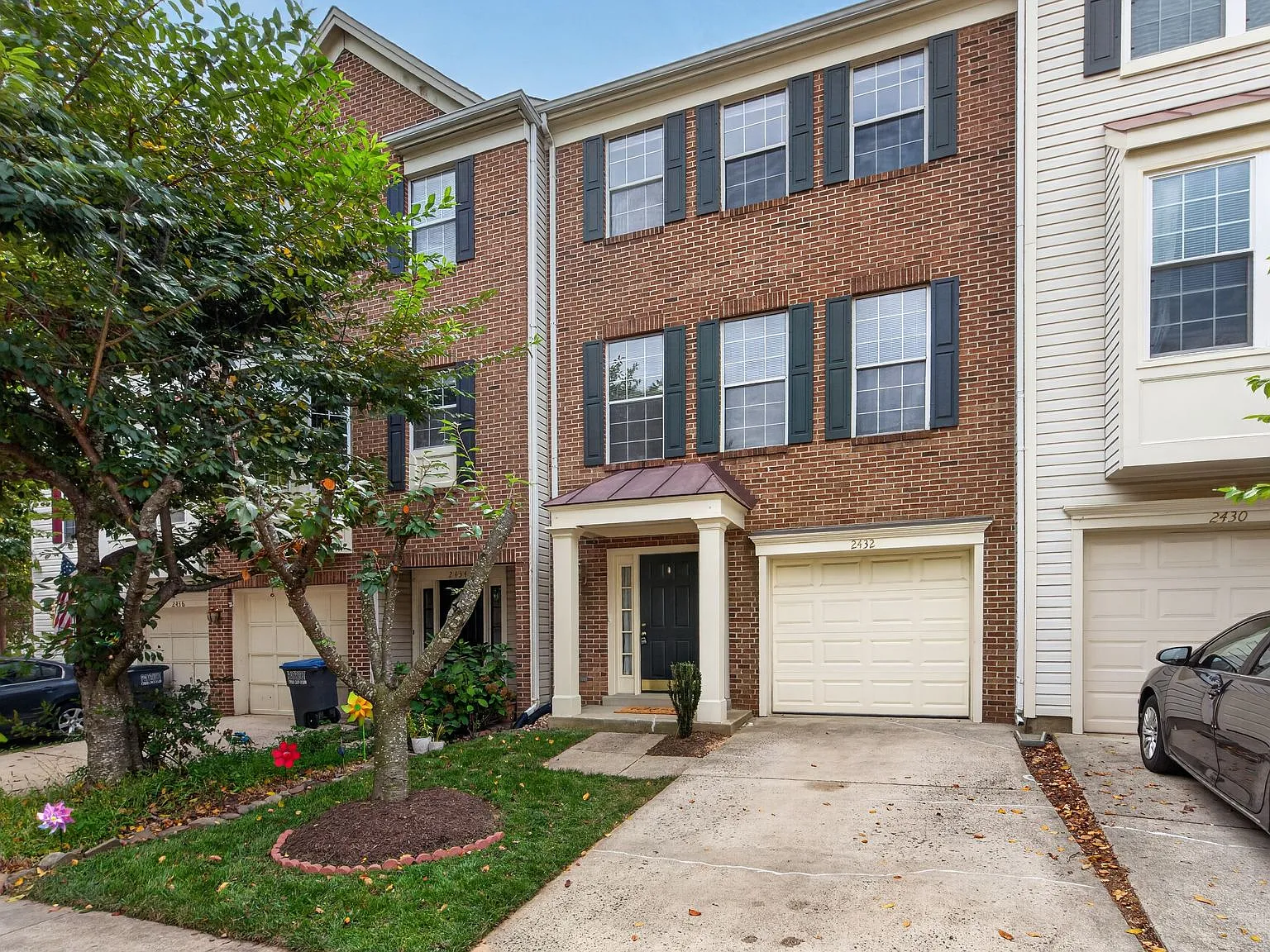 3 bed, 2160 sqft, $2,930 — Photo 1