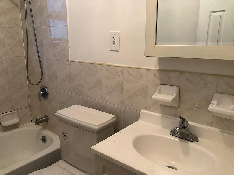 1027 Halsey St #3 — Photo 9
