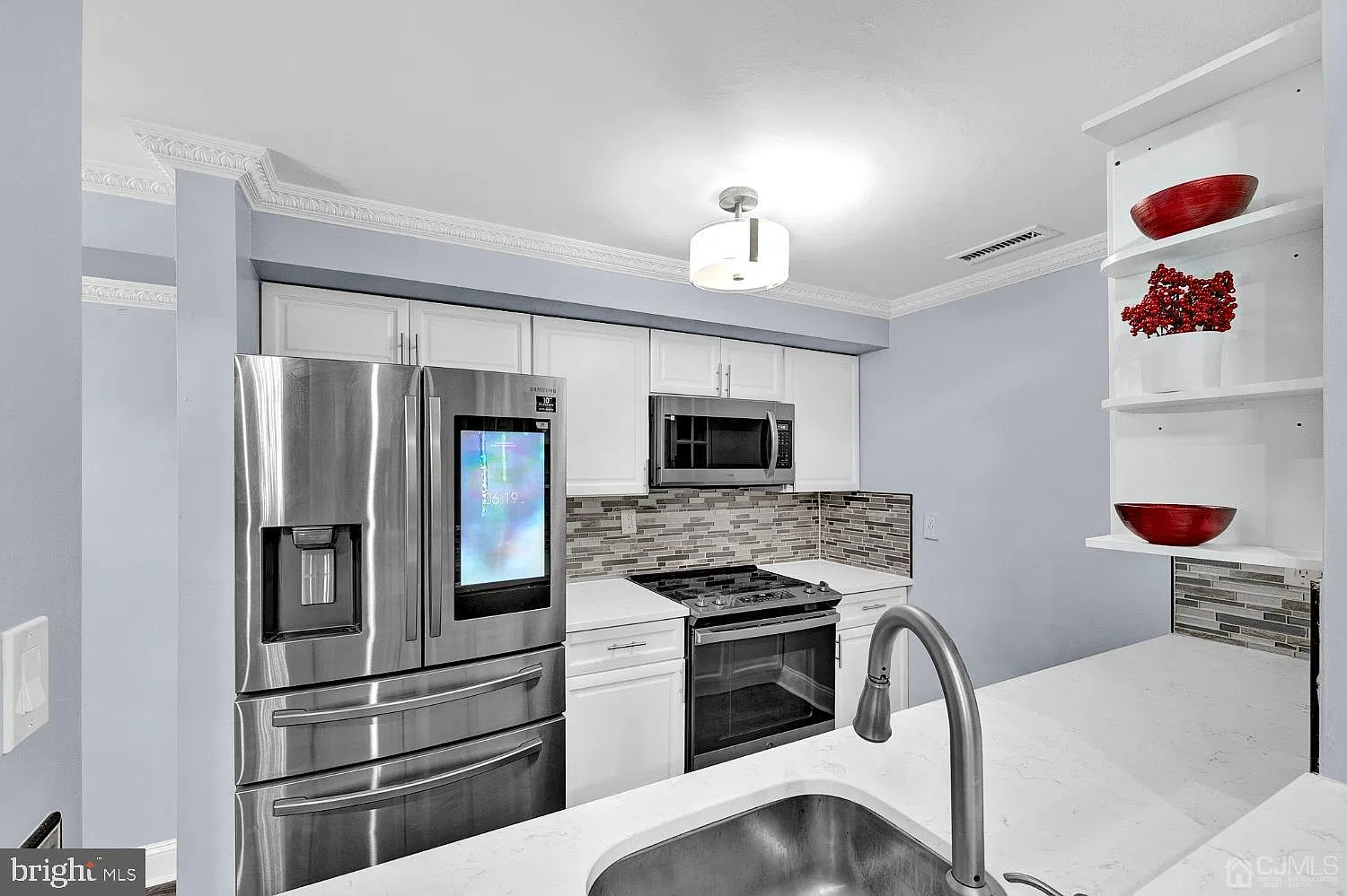 2 bed, 2.0 bath, 1044 sqft, $2,500 — Photo 2