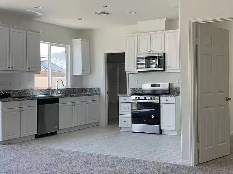 20066 Sunburst Ct — Photo 16