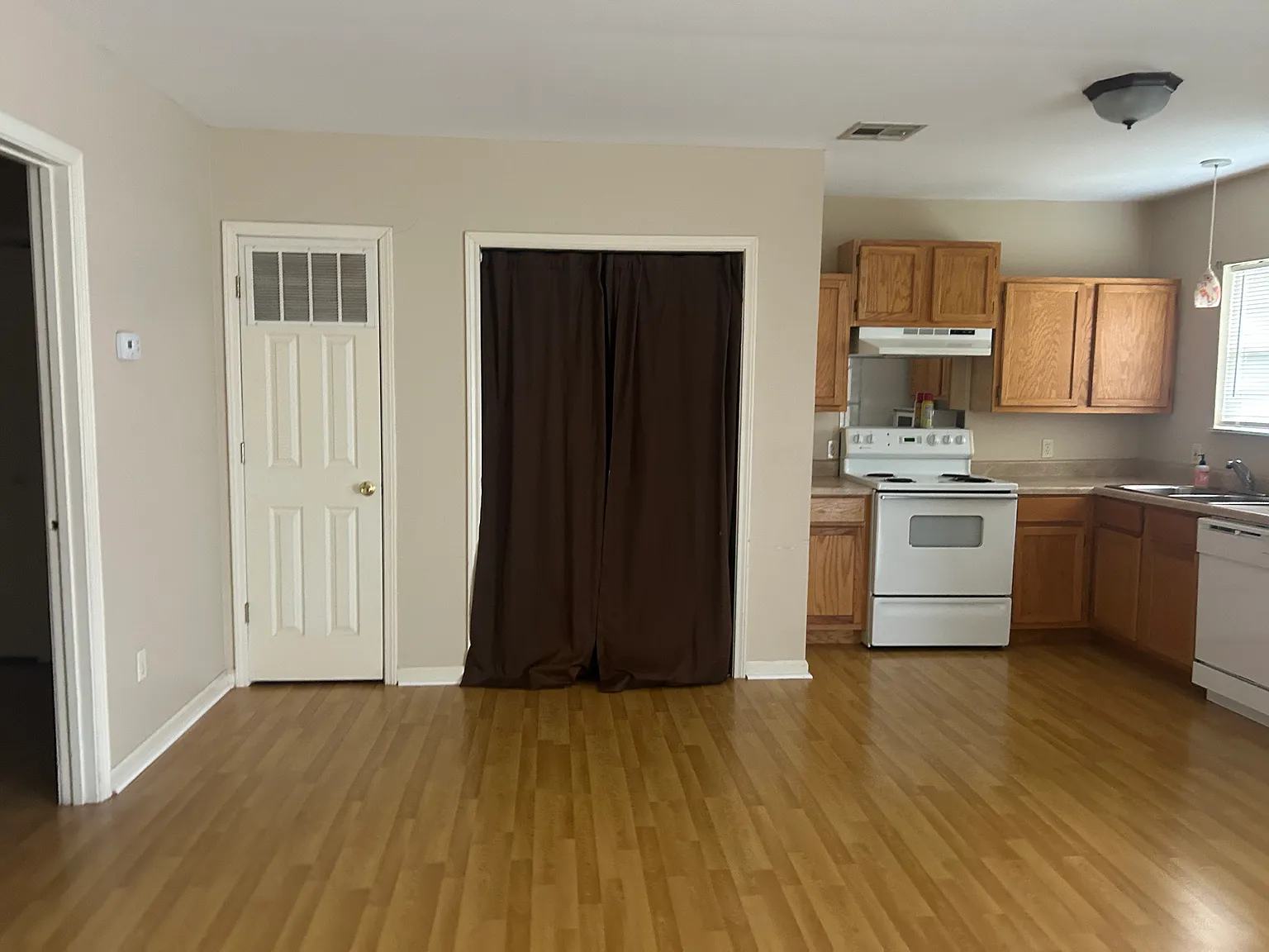 2 bed, 800 sqft, $975 — Photo 4