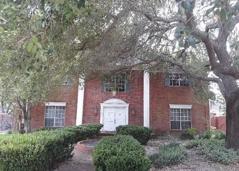 2nd image of 3019 Sea Pines Pl