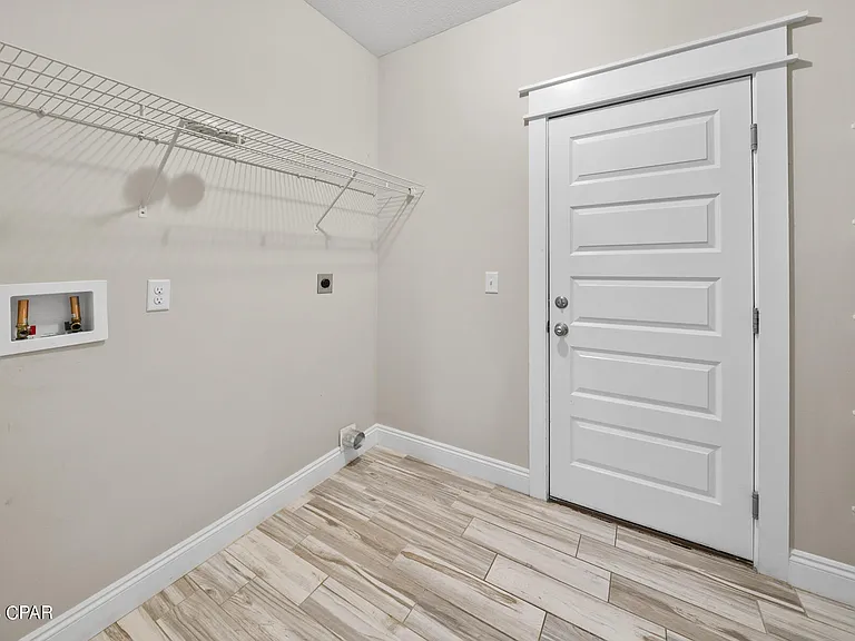 305 Evergreen St — Photo 22