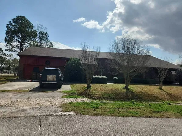 3102 N Meadow Ln, Dickinson, TX 77539