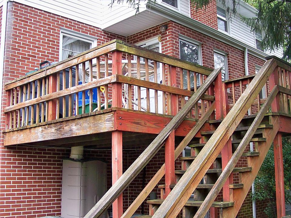 2nd image of 1642 Temple Ave