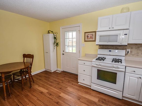 4th image of 6009 La Chateau Ct