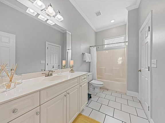 3rd image of 4021 Bridle Trail Dr