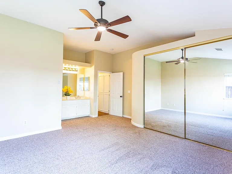 1040 Dellwood Ct — Photo 32
