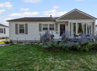 1410 Hampton Rd, Mount Clemens, MI 48043