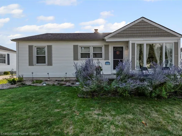 1410 Hampton Rd, Mount Clemens, MI 48043