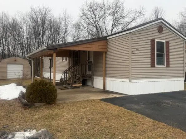 545 E Streambank St, Newaygo, MI 49337