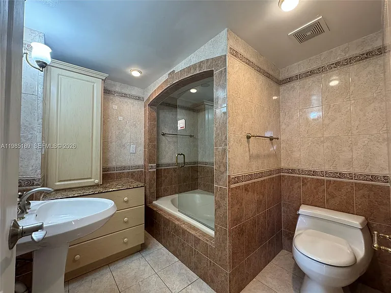 2555 Collins Ave #2002 — Photo 26