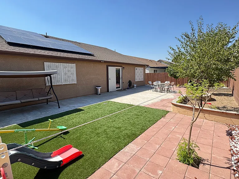 2226 N Vernal Ave — Photo 7