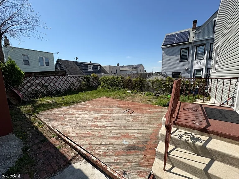 301 Lembeck Ave — Photo 7