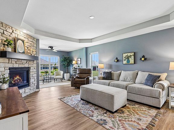 5th image of 306 Markham Rd Unit 202