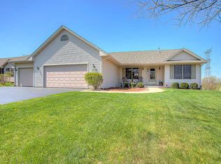 7790 Nesting Eagles Rd, Machesney Park, IL 61115