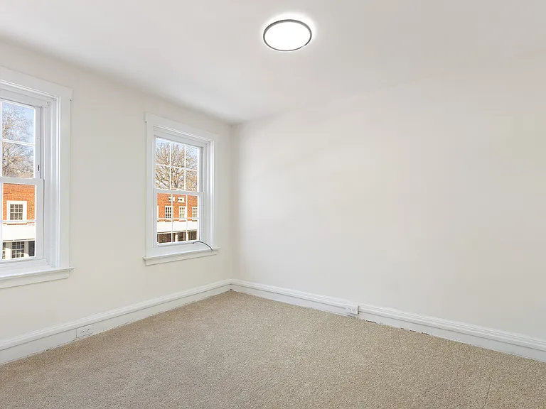 19 Denham Ave — Photo 11
