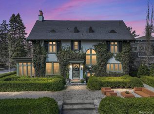 18 Ridge Rd W, Pleasant Ridge, MI 48069