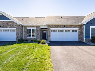 61 Autumn Leaf Trl, Webster, NY 14580