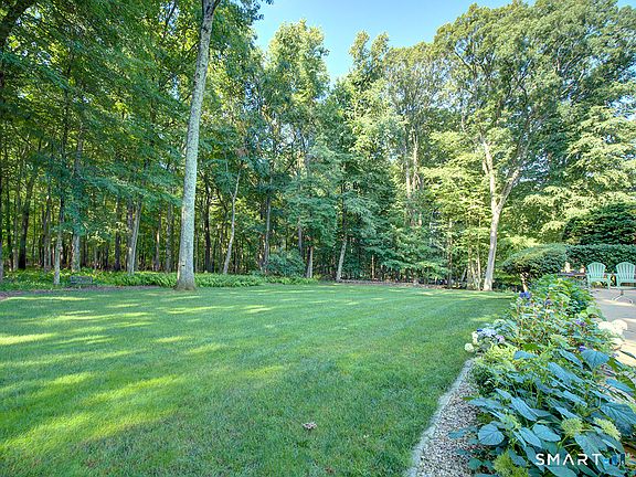 4th image of 19 East Ridge Court